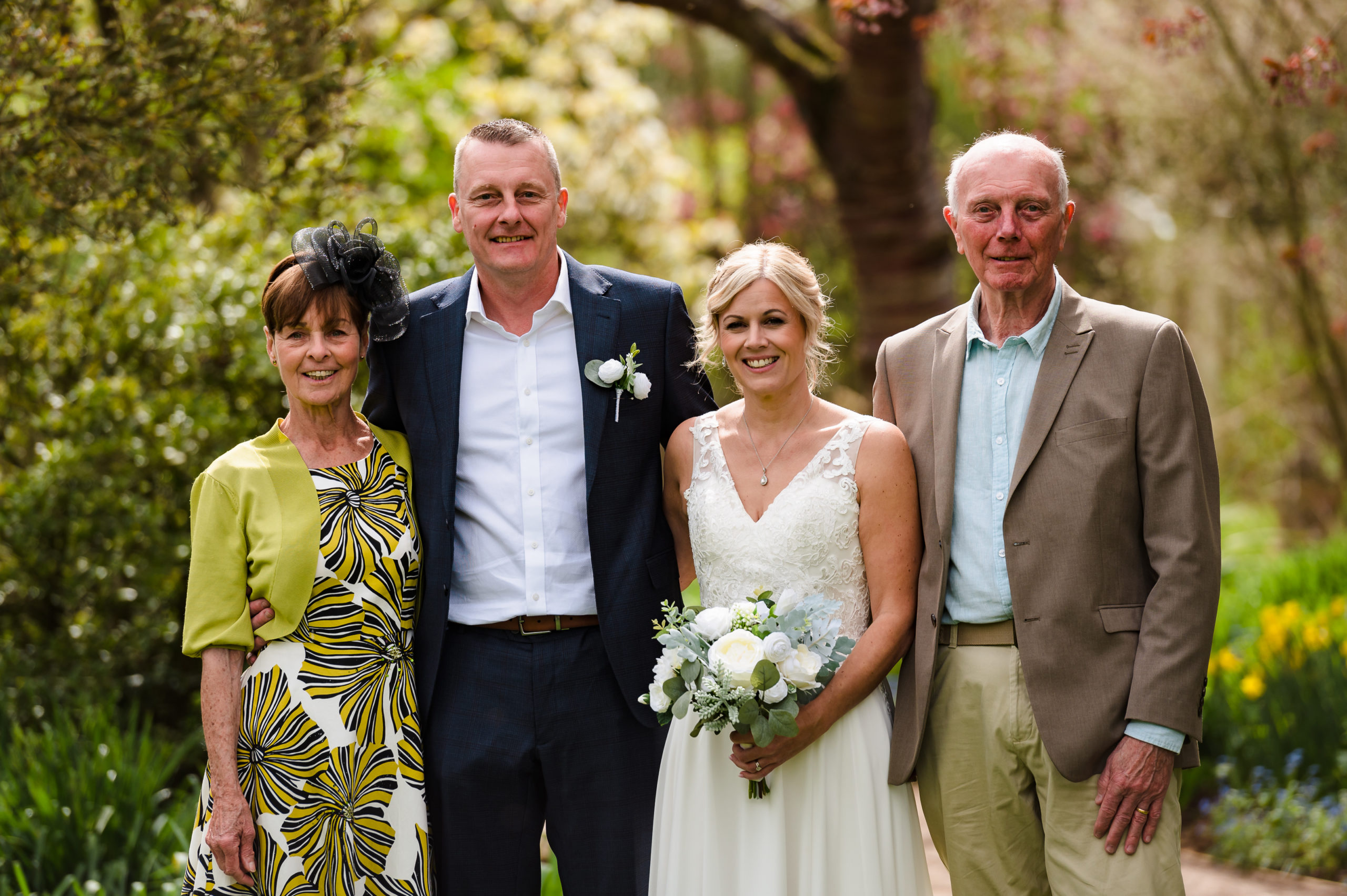 Family wedding photo at barnsdale gardens